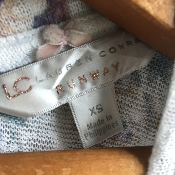 ⚪ LC Lauren Conrad Runway floral cream keyhole pullover blouse - Picture 6 of 16